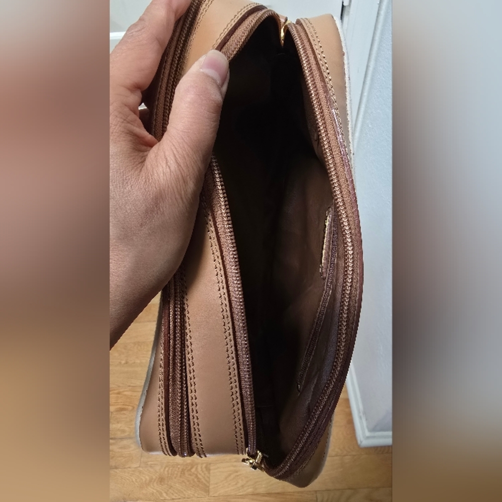 Burberry Multipocket Shoulder Bag 8 in x 10 in x 3.25 in. Bag Drop 18.5 in - Picture 11 of 17